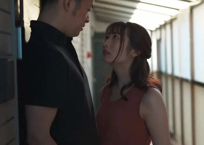 Bà xã mang thai, tôi bị hấp dẫn bởi vợ gần nhà thường ở nhà một mình